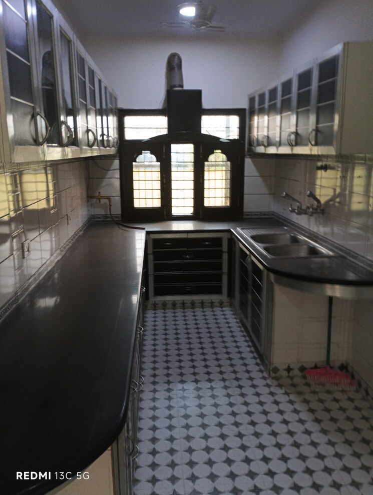 Kitchen, lajpat nagar iii 3 Bedroom 1800 Sq.Ft. Builder Floor In Lajpat Nagar Iii Delhi 8778130