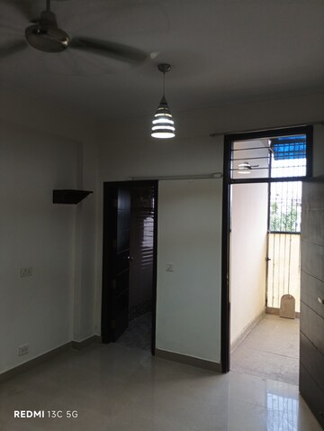Room in 3 BHK Builder Floor at Lajpat Nagar Iii – for Rent