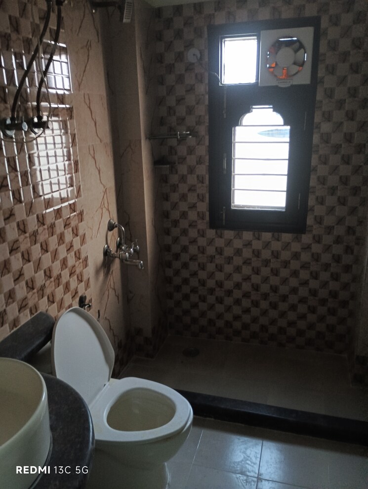 Bathroom, lajpat nagar iii 3 Bedroom 1800 Sq.Ft. Builder Floor In Lajpat Nagar Iii Delhi 8778130