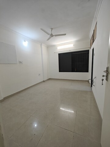 Room in 3 BHK Apartment at Serenity Complex, Andheri West – for Rent