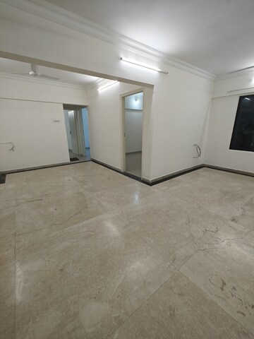 Room in 3 BHK Apartment at Serenity Complex, Andheri West – for Rent