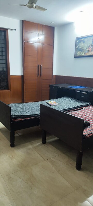 Bedroom in 1 RK Builder Floor at RWA Qutab Enclave, Katwaria Sarai – for Rent