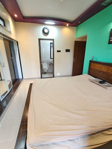 Bedroom in 2 BHK Apartment at Raheja Heights Phase 2, Goregaon East – for Rent