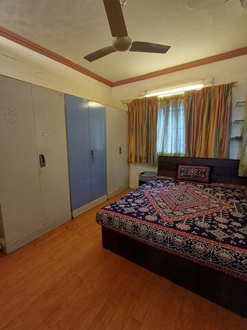 Room in 2 BHK Apartment at Juhu Road – for Rent