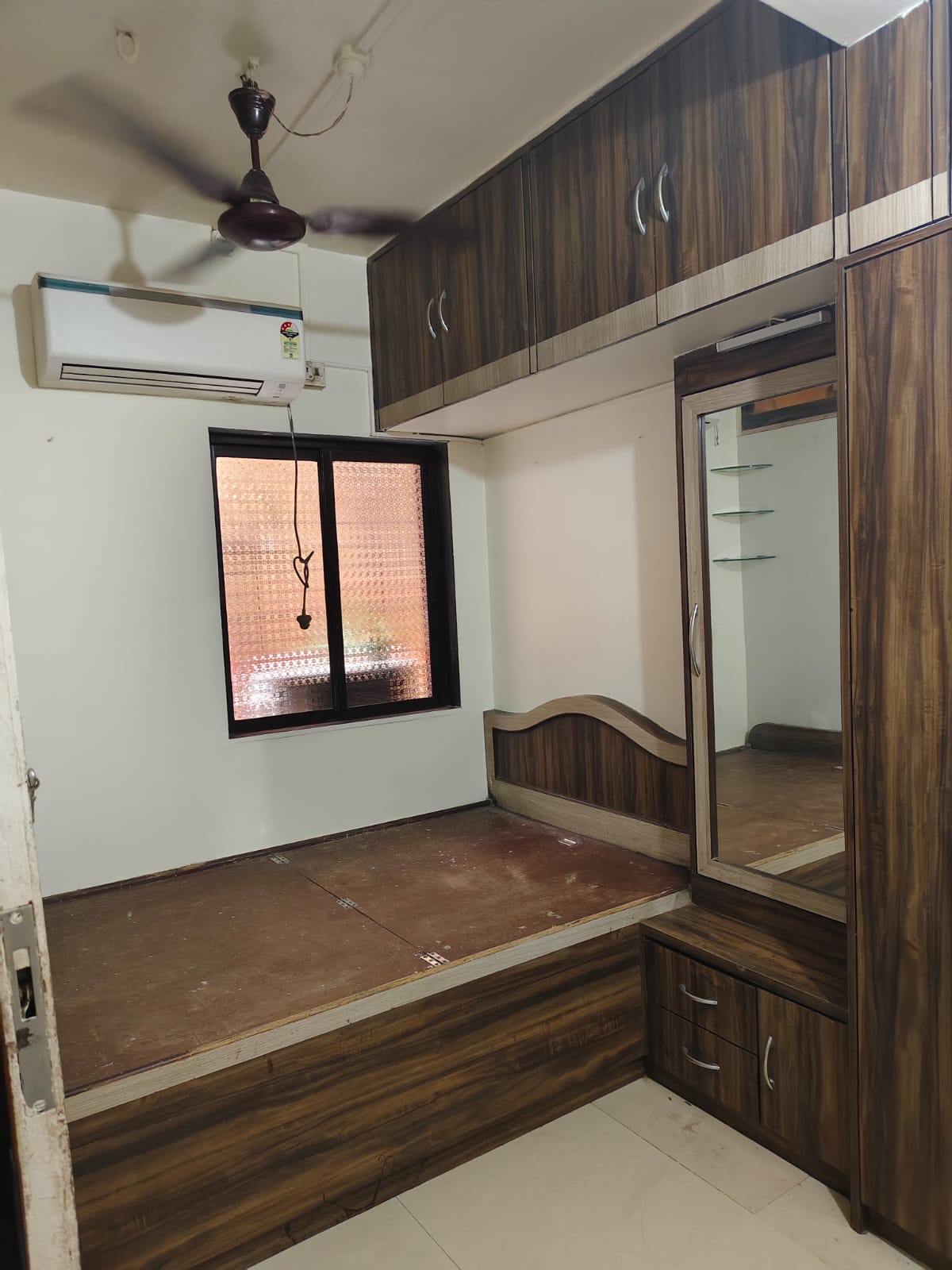 1.5 BHK + Extra Room Apartment For Rent in Kashish Park Apartment