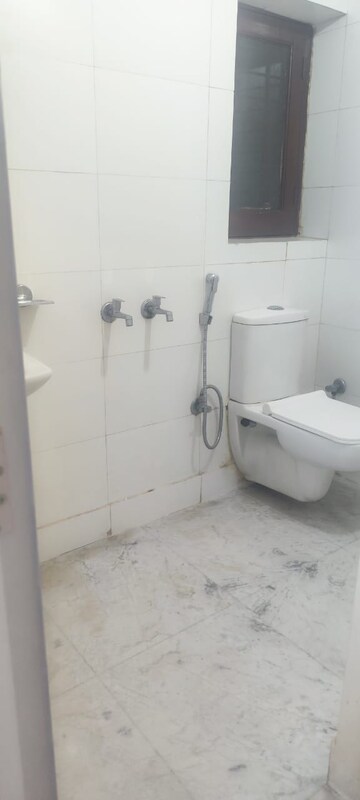 Bathroom in 1.5 BHK Builder Floor at RWA Qutab Enclave, Katwaria Sarai – for Rent