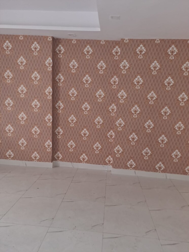 Room, sector 73 3 Bedroom 1100 Sq.Ft. Apartment In Sector 73 Noida 8778231