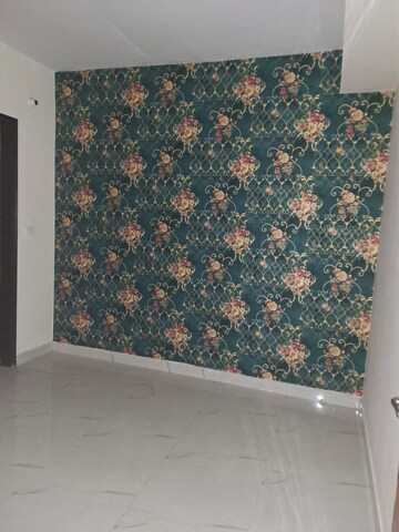 Room in 3 BHK Apartment at Sector 73 – for Sale