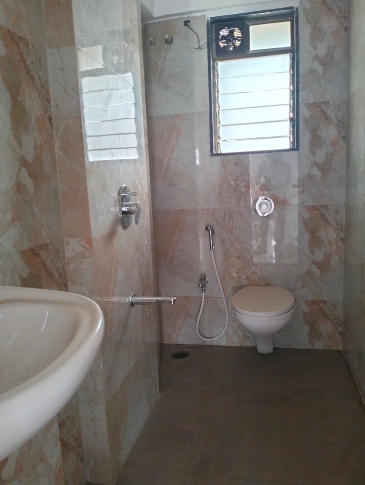 Bathroom, je-and-vee-vrindavan 1 Bedroom 645 Sq.Ft. Apartment In Malad East Mumbai 8778246