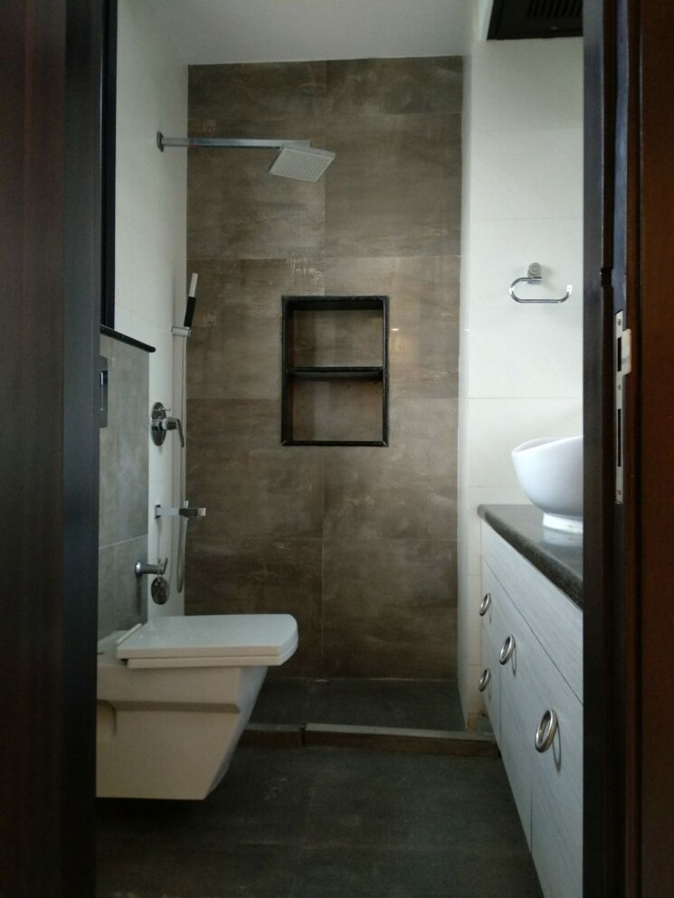 Bathroom, shivalik colony 3 Bedroom 200 Sq.Yd. Builder Floor In Shivalik Colony Delhi 8778253