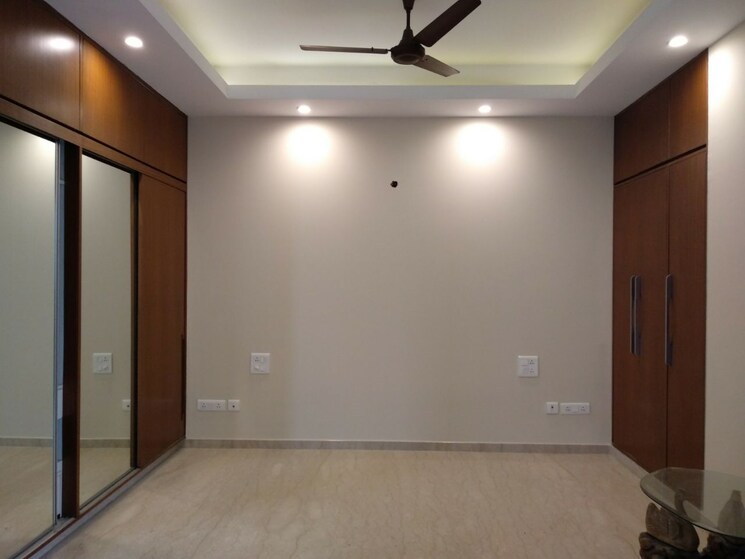 Room, shivalik colony 3 Bedroom 200 Sq.Yd. Builder Floor In Shivalik Colony Delhi 8778253