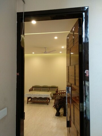 Furnished Amenities in 3 BHK Builder Floor at Shivalik Colony – for Rent