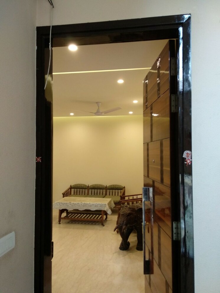 undefined, shivalik colony 3 Bedroom 200 Sq.Yd. Builder Floor In Shivalik Colony Delhi 8778253