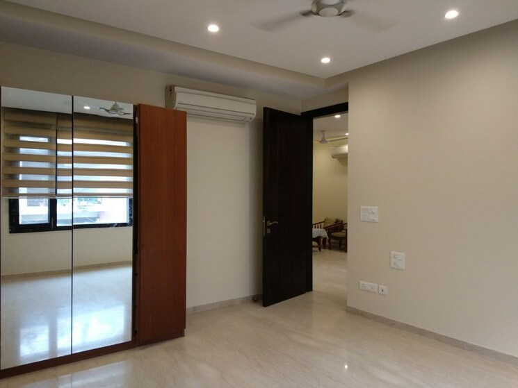 Room, shivalik colony 3 Bedroom 200 Sq.Yd. Builder Floor In Shivalik Colony Delhi 8778253