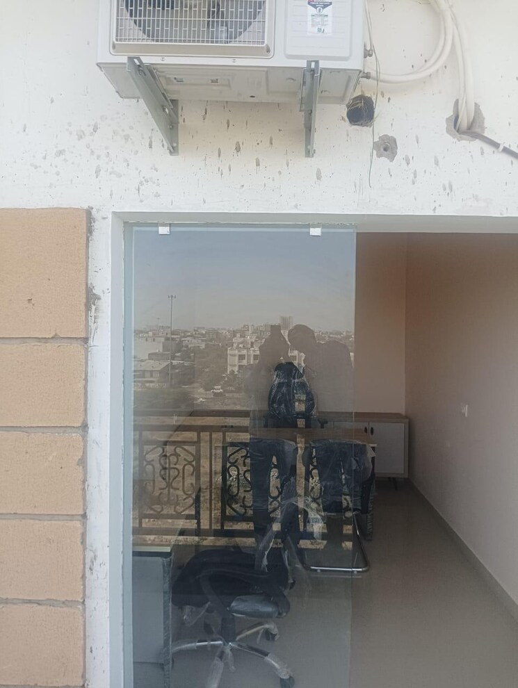 Room, tonk road Commercial Office Space 165 Sq.Ft. In Tonk Road Jaipur 8778283