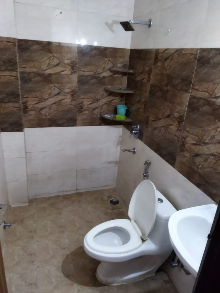 Bathroom, sector 52 2 Bedroom 1100 Sq.Ft. Builder Floor In Sector 52 Gurgaon 8778290