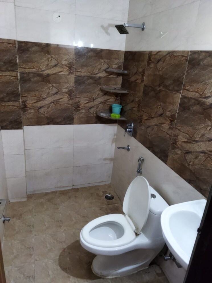 Bathroom, sector 52 2 Bedroom 1100 Sq.Ft. Builder Floor In Sector 52 Gurgaon 8778290