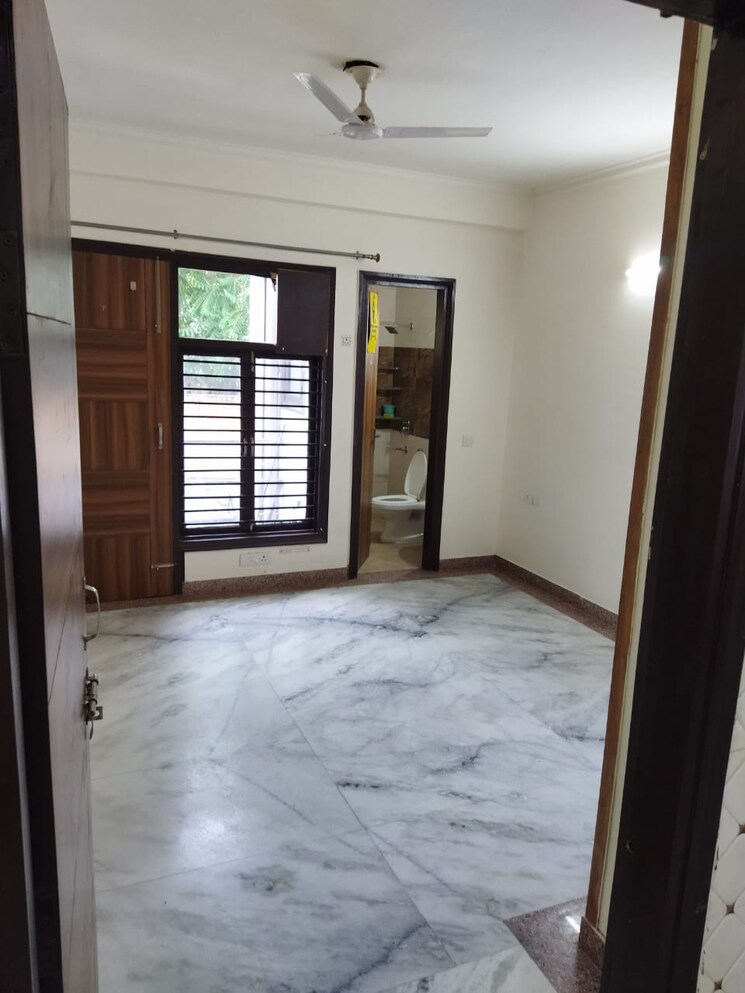 Room, sector 52 2 Bedroom 1100 Sq.Ft. Builder Floor In Sector 52 Gurgaon 8778290