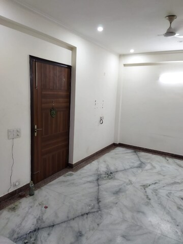 Room in 2 BHK Builder Floor at Sector 52 – for Rent