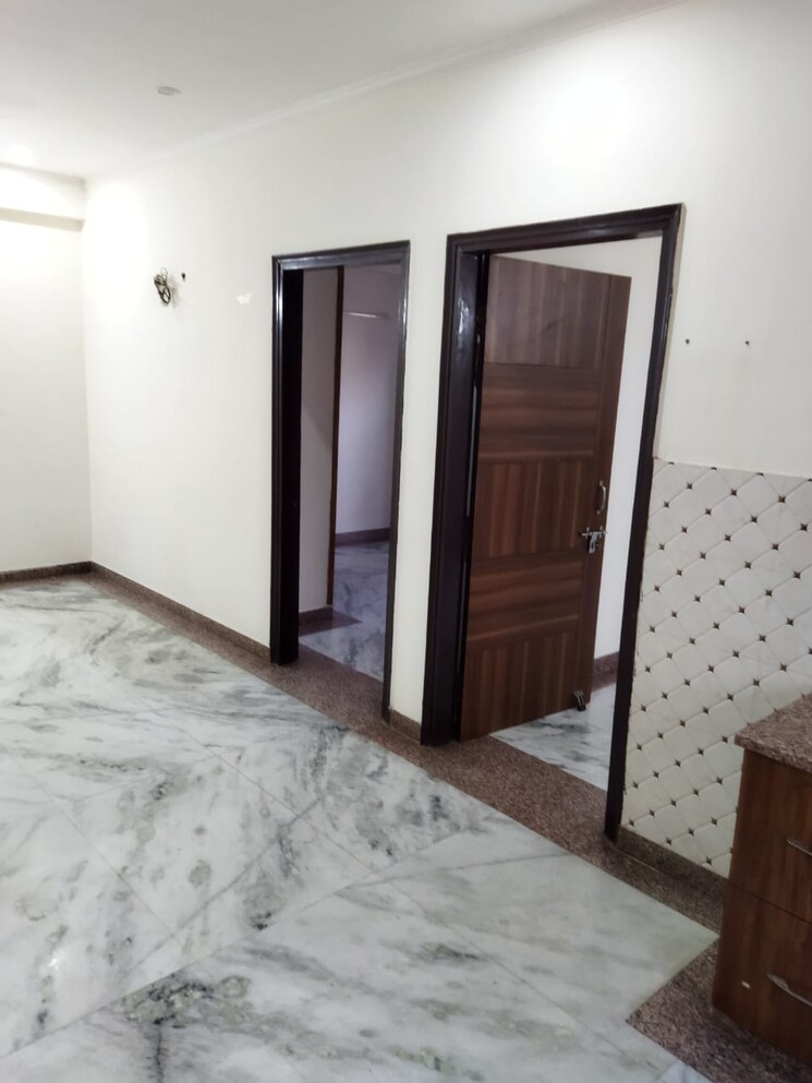 Room, sector 52 2 Bedroom 1100 Sq.Ft. Builder Floor In Sector 52 Gurgaon 8778290