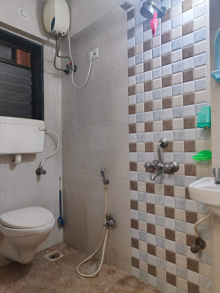 Bathroom, tilak nagar 2 Bedroom 700 Sq.Ft. Apartment In Tilak Nagar Mumbai 8778320