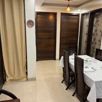 Team Area in 3 BHK Builder Floor at South Extension ii – for Rent