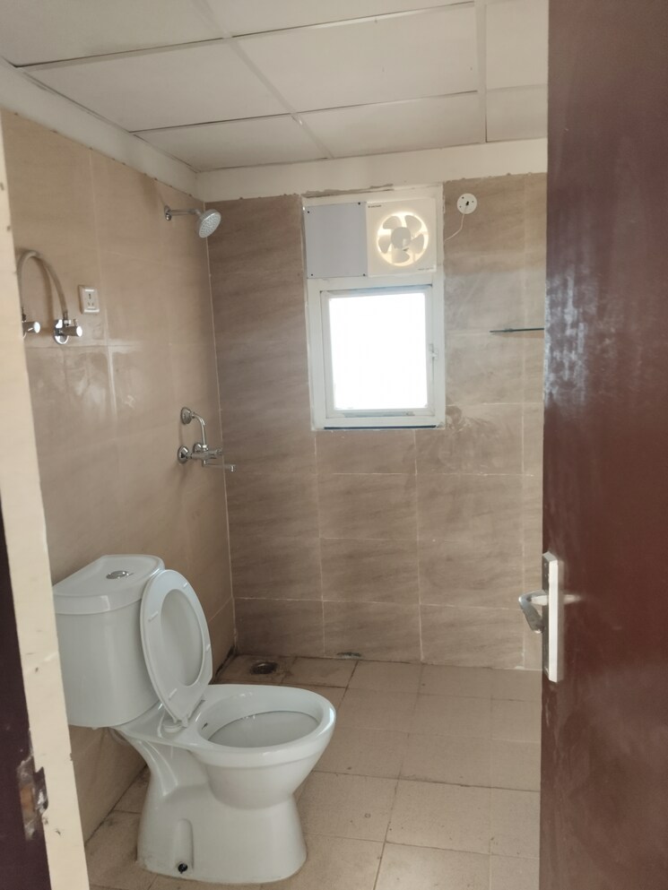 Bathroom, amrapali-terrace-homes 3.5 Bedroom 1700 Sq.Ft. Apartment In Tech Zone 4 Greater Noida Greater Noida 8778331