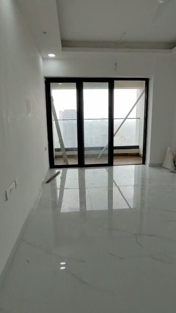 Room in 4 BHK Apartment at Level The Residences, Andheri West – for Rent