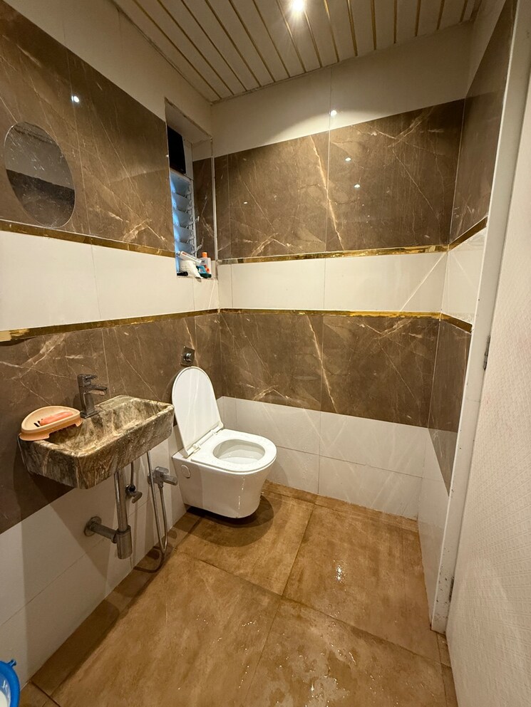 Bathroom, mohini-castle Pg For Boys In Khar West 8778329
