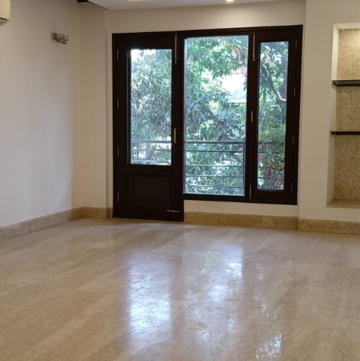 Room in 3 BHK Builder Floor at Panchsheel Enclave – for Rent