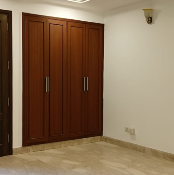 Room in 3 BHK Builder Floor at Panchsheel Enclave – for Rent
