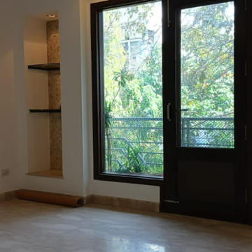Room in 3 BHK Builder Floor at Panchsheel Enclave – for Rent