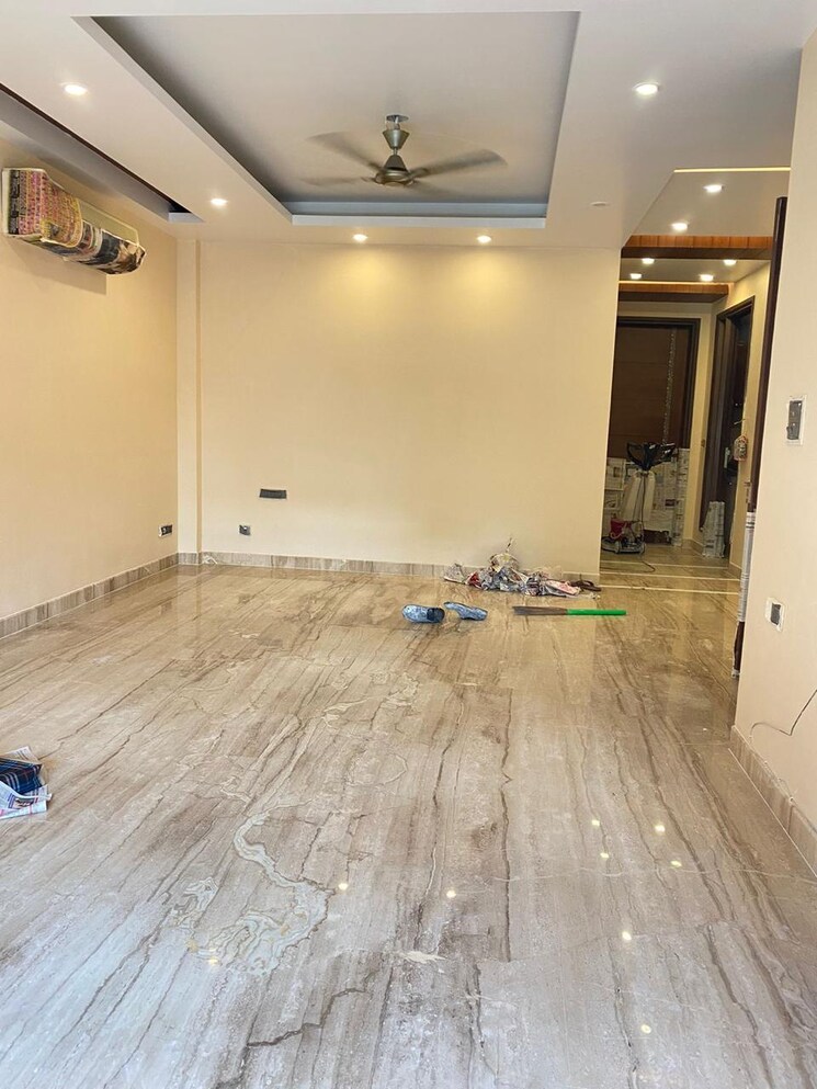 Room, shivalik colony 3 Bedroom 200 Sq.Yd. Builder Floor In Shivalik Colony Delhi 8778377