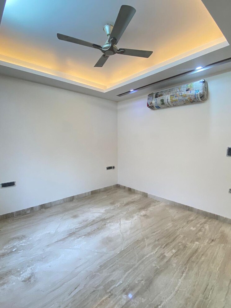 Room, shivalik colony 3 Bedroom 200 Sq.Yd. Builder Floor In Shivalik Colony Delhi 8778377