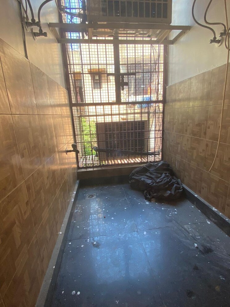 Balcony, shivalik colony 3 Bedroom 200 Sq.Yd. Builder Floor In Shivalik Colony Delhi 8778377