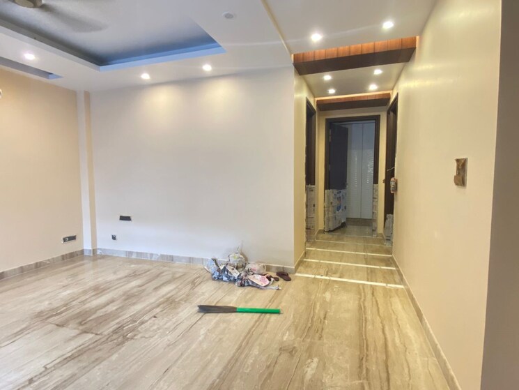 Room, shivalik colony 3 Bedroom 200 Sq.Yd. Builder Floor In Shivalik Colony Delhi 8778377