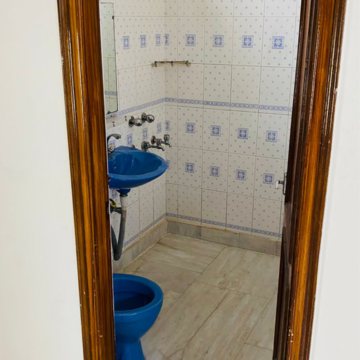 Bathroom in 2 BHK Builder Floor at Green Park – for Rent