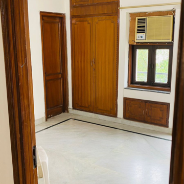 Room in 2 BHK Builder Floor at Green Park – for Rent