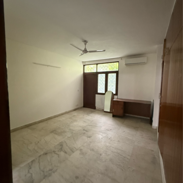 Room in 3 BHK Builder Floor at Greater Kailash I – for Rent