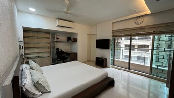 Bedroom in 4 BHK Apartment at Arihant CHS Khar West, Khar West – for Rent