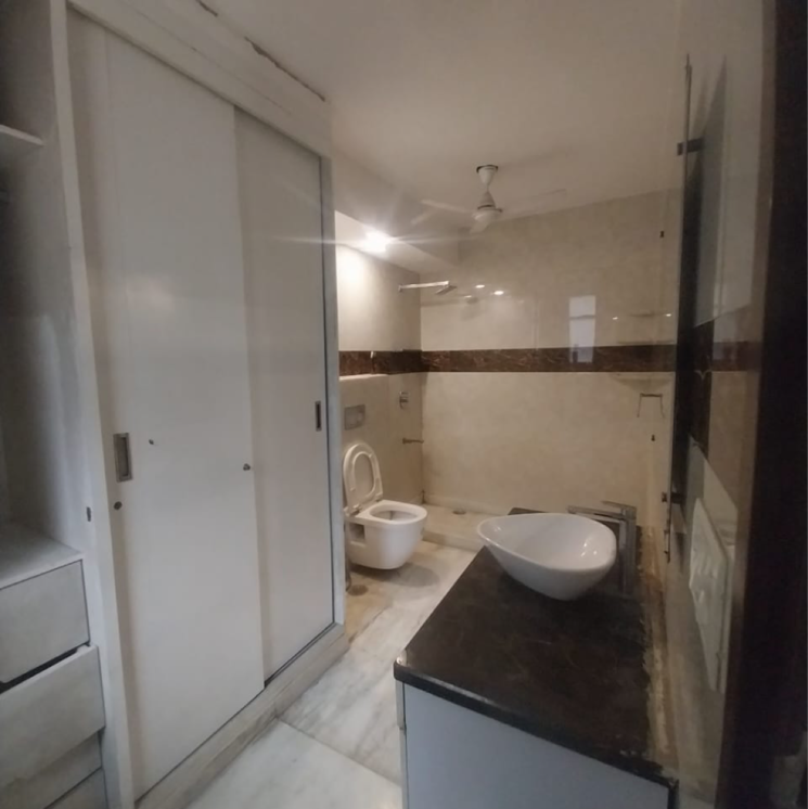 Bathroom, new friends colony 4 Bedroom 3000 Sq.Ft. Builder Floor In New Friends Colony Delhi 8778441