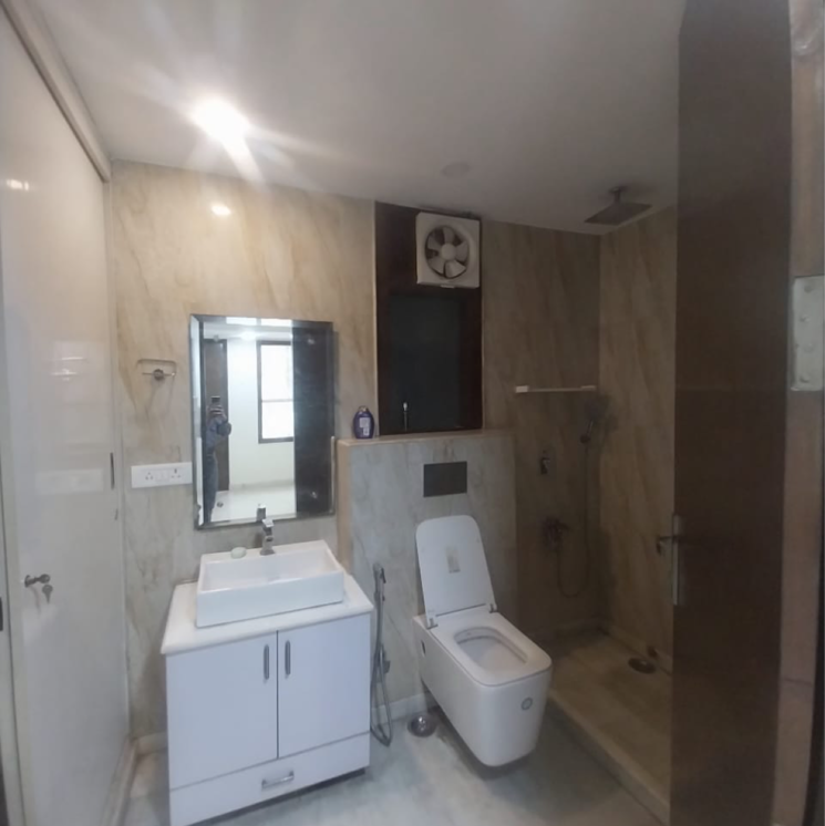 Bathroom, new friends colony 4 Bedroom 3000 Sq.Ft. Builder Floor In New Friends Colony Delhi 8778441
