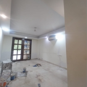 Room in 4 BHK Builder Floor at New Friends Colony – for Rent