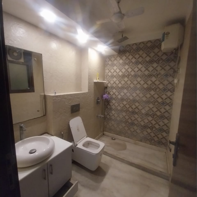 Bathroom, new friends colony 4 Bedroom 3000 Sq.Ft. Builder Floor In New Friends Colony Delhi 8778441