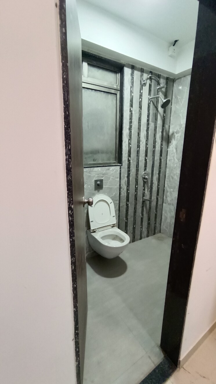 Bathroom, neminath-nemi-bhavan 2 Bedroom 629 Sq.Ft. Apartment In Goregaon West Mumbai 8778457