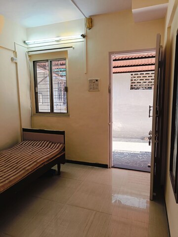 Room in 1 RK Apartment at Vile Parle West – for Rent
