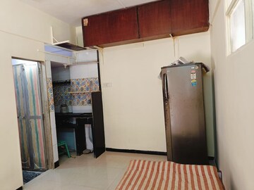 Bedroom in 1 RK Apartment at Vile Parle West – for Rent