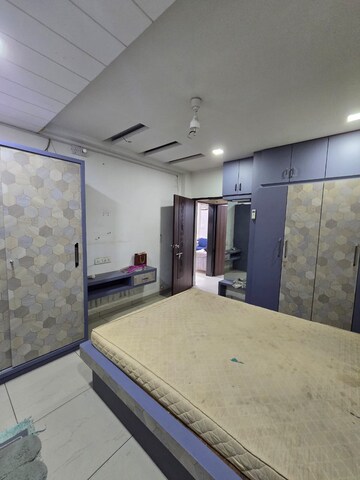 Room in 2 BHK Penthouse at New Vip Road – for Rent