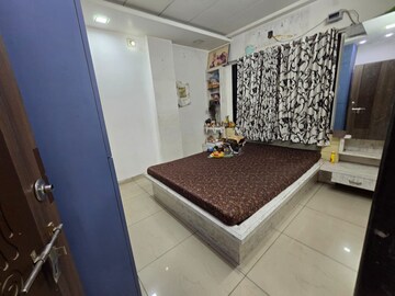 Room in 2 BHK Penthouse at New Vip Road – for Rent