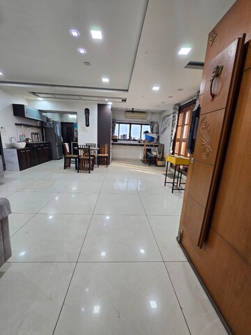 Room in 2 BHK Penthouse at New Vip Road – for Rent